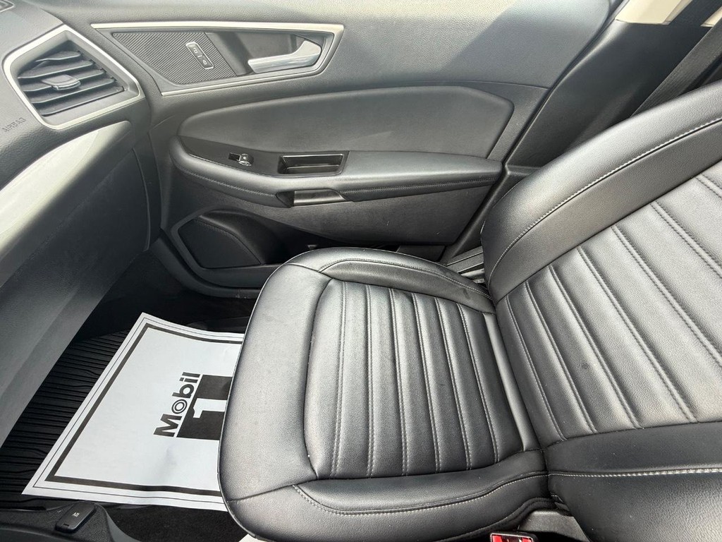 Ford Edge Vehicle Full-screen Gallery Image 21