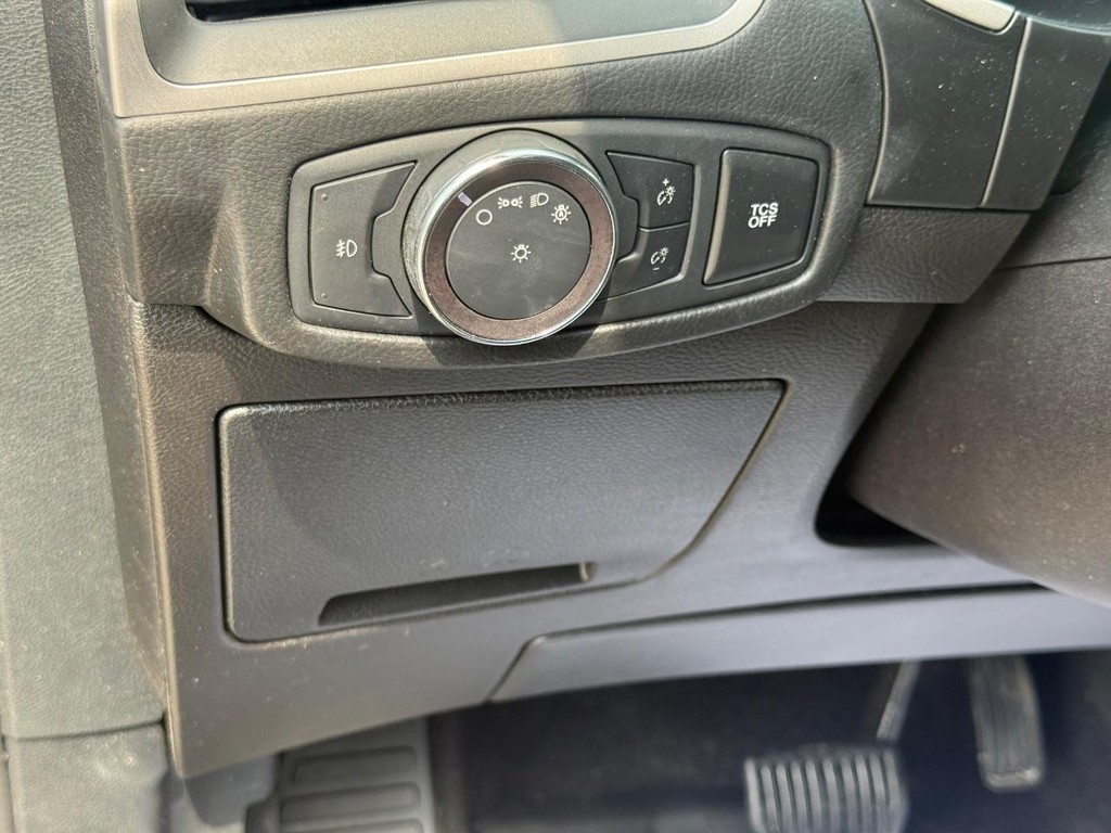 Ford Edge Vehicle Full-screen Gallery Image 23