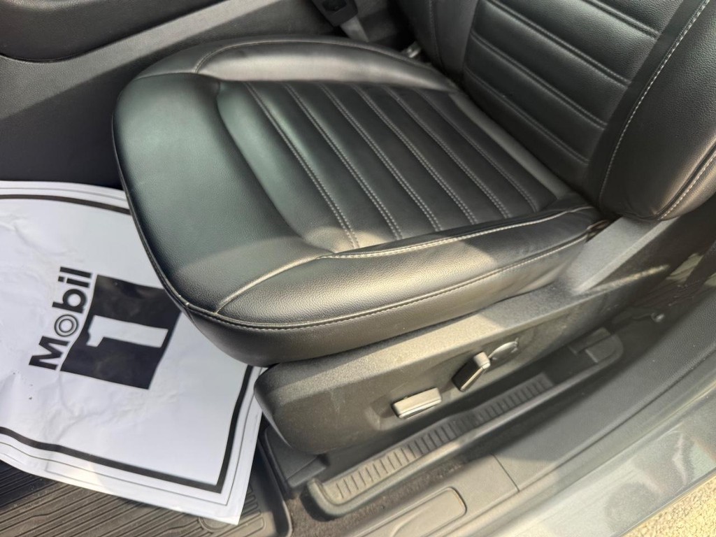 Ford Edge Vehicle Full-screen Gallery Image 25