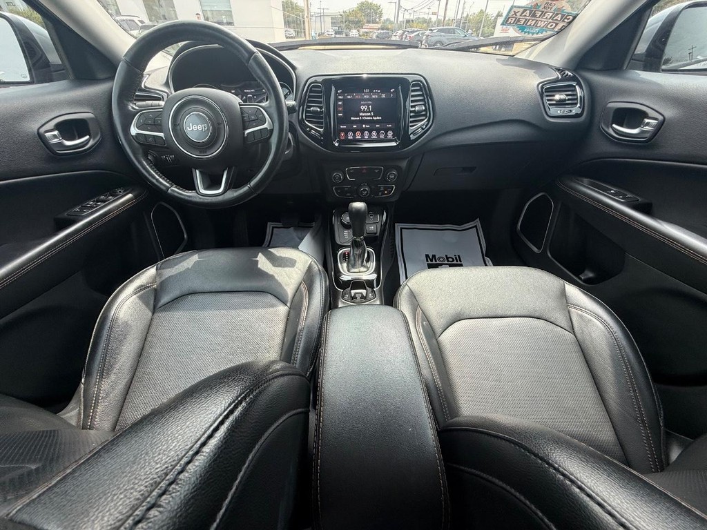 Jeep Compass Vehicle Full-screen Gallery Image 11