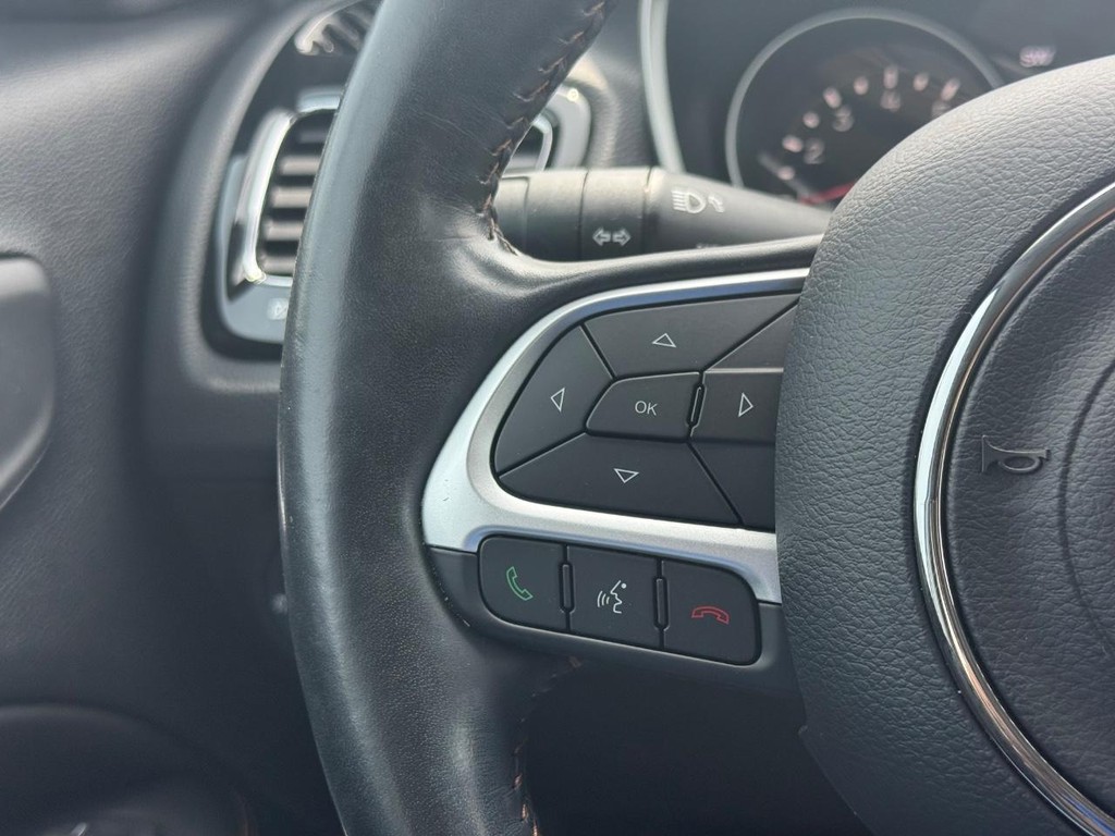 Jeep Compass Vehicle Full-screen Gallery Image 13
