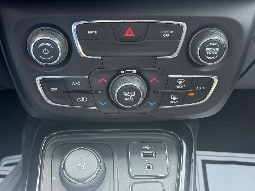 Jeep Compass Vehicle Full-screen Gallery Image 18