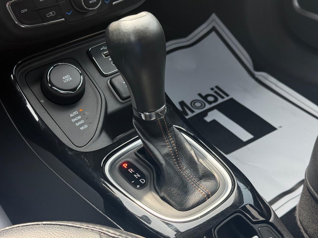 Jeep Compass Vehicle Full-screen Gallery Image 20