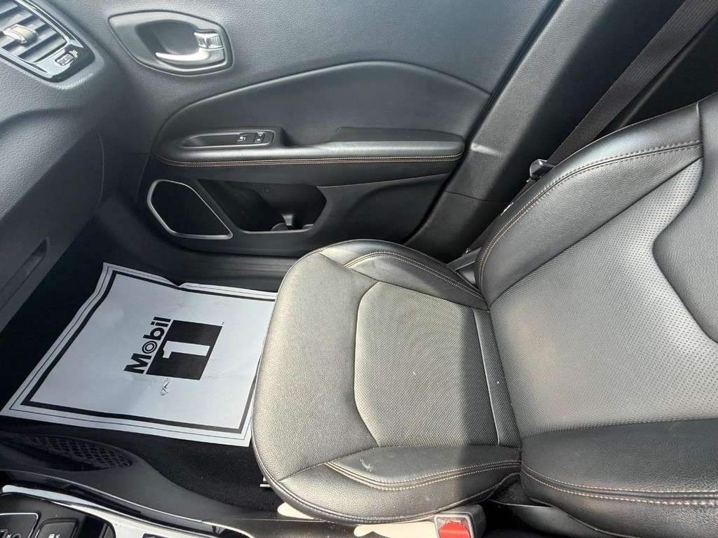 Jeep Compass Vehicle Full-screen Gallery Image 21