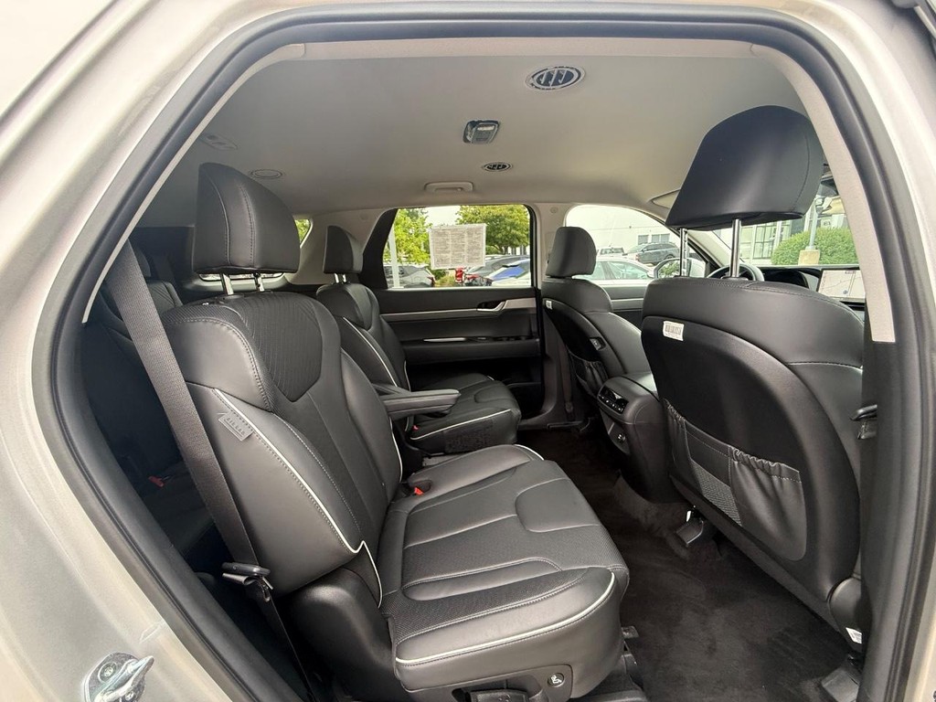 Hyundai Palisade Vehicle Full-screen Gallery Image 12