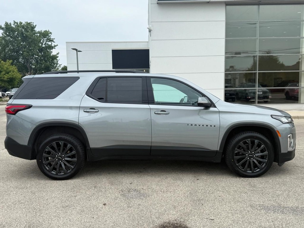 Chevrolet Traverse Vehicle Full-screen Gallery Image 02