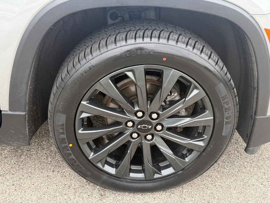 Chevrolet Traverse Vehicle Full-screen Gallery Image 09