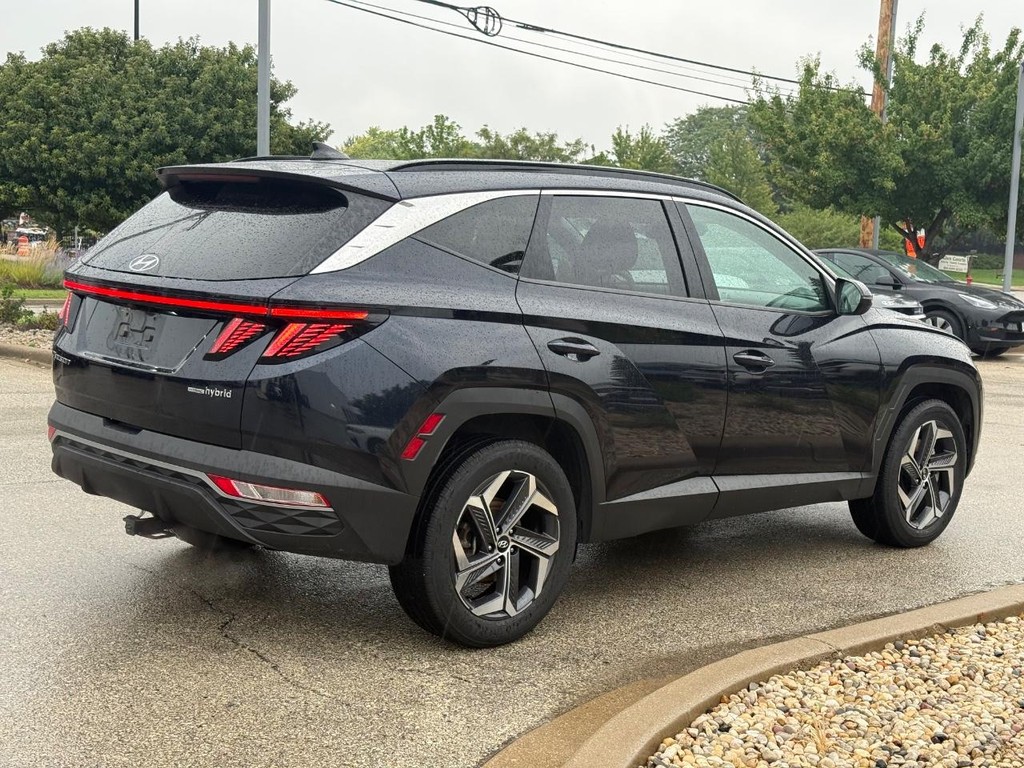 Hyundai Tucson Hybrid Vehicle Full-screen Gallery Image 02