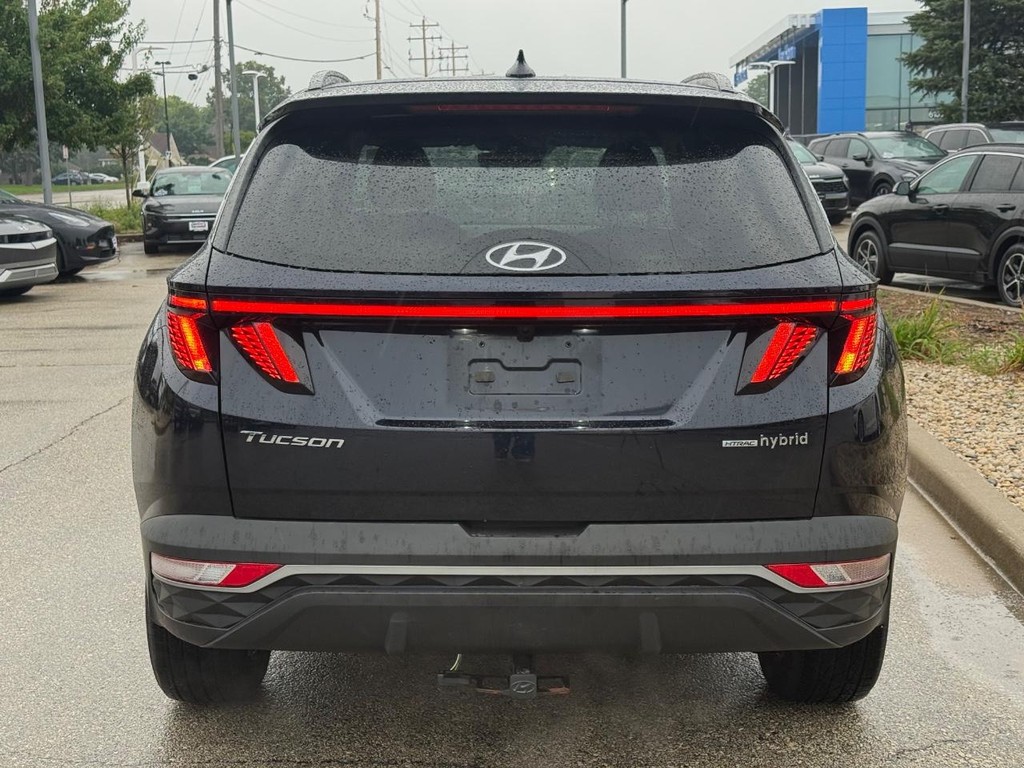 Hyundai Tucson Hybrid Vehicle Full-screen Gallery Image 03