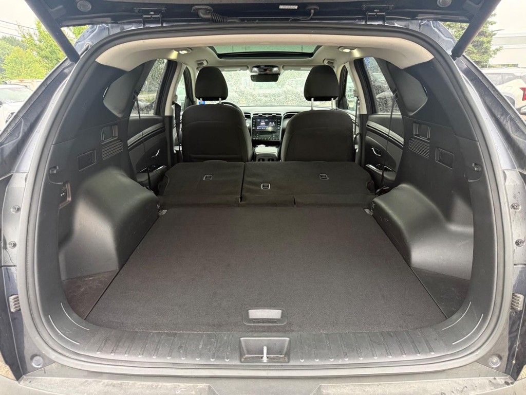 Hyundai Tucson Hybrid Vehicle Full-screen Gallery Image 04