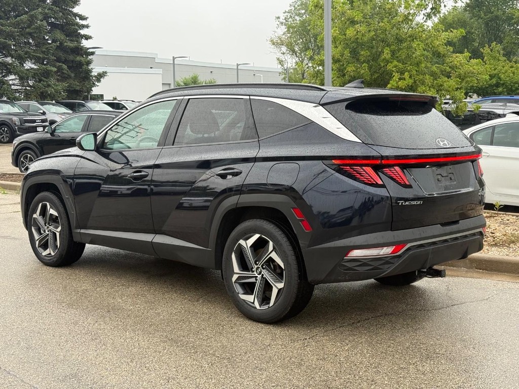 Hyundai Tucson Hybrid Vehicle Full-screen Gallery Image 05