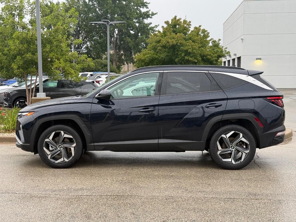 Hyundai Tucson Hybrid Vehicle Full-screen Gallery Image 06