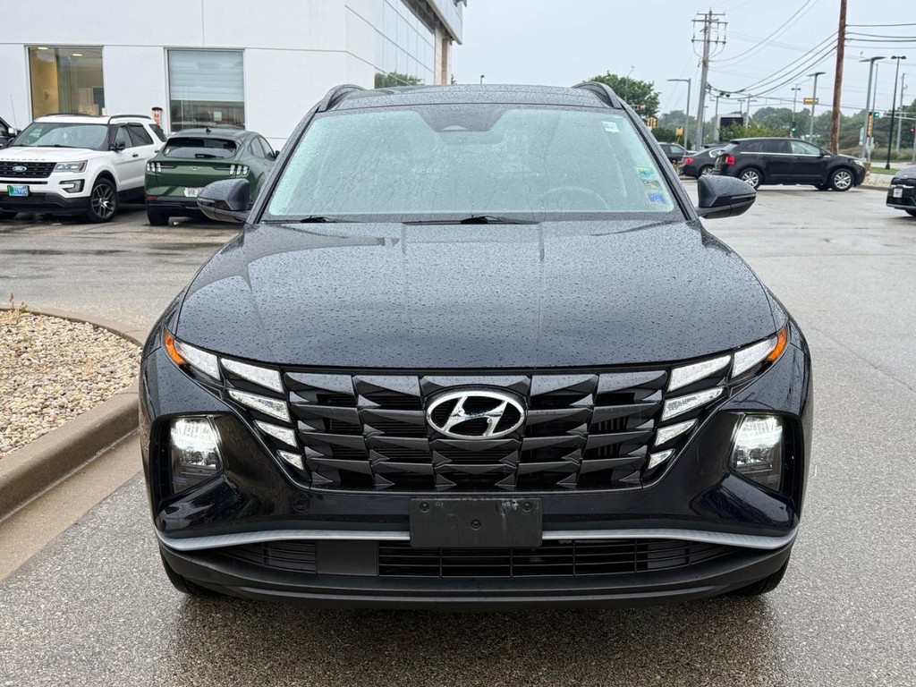 Hyundai Tucson Hybrid Vehicle Full-screen Gallery Image 08