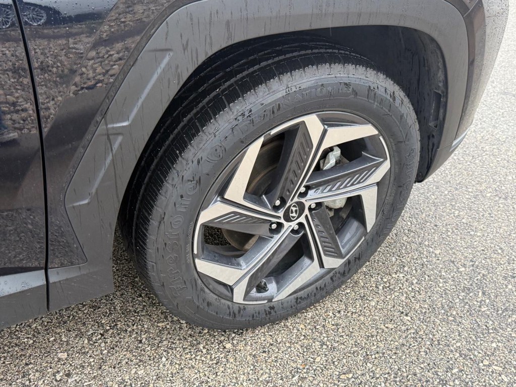 Hyundai Tucson Hybrid Vehicle Full-screen Gallery Image 09