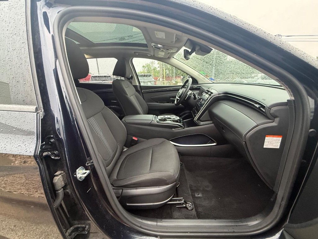 Hyundai Tucson Hybrid Vehicle Full-screen Gallery Image 10
