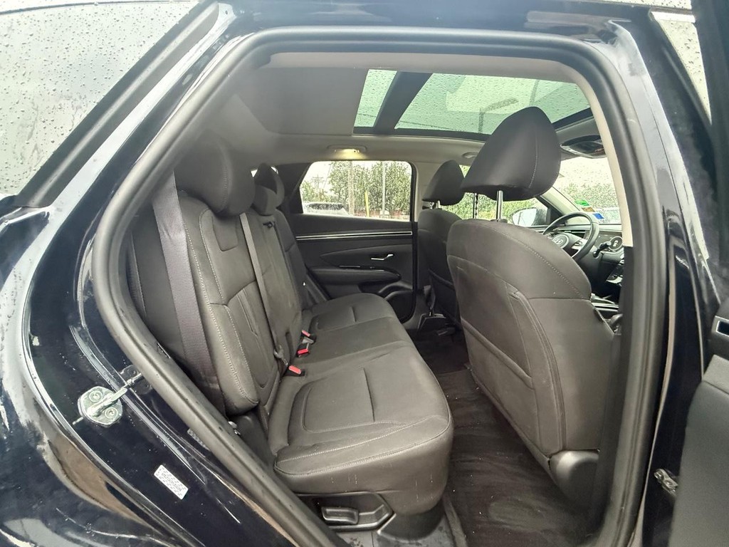 Hyundai Tucson Hybrid Vehicle Full-screen Gallery Image 11