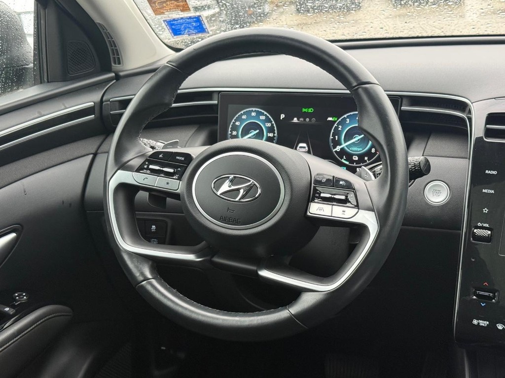 Hyundai Tucson Hybrid Vehicle Full-screen Gallery Image 14