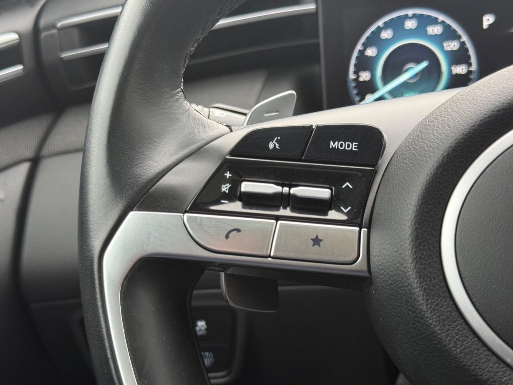 Hyundai Tucson Hybrid Vehicle Full-screen Gallery Image 15