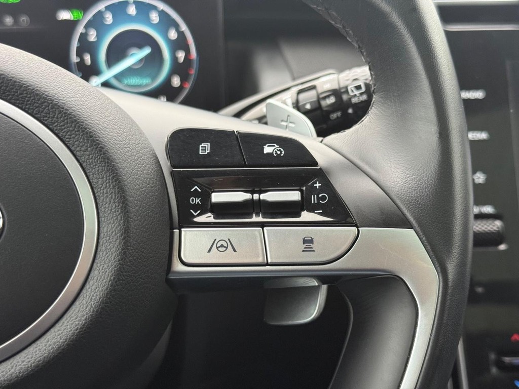 Hyundai Tucson Hybrid Vehicle Full-screen Gallery Image 16