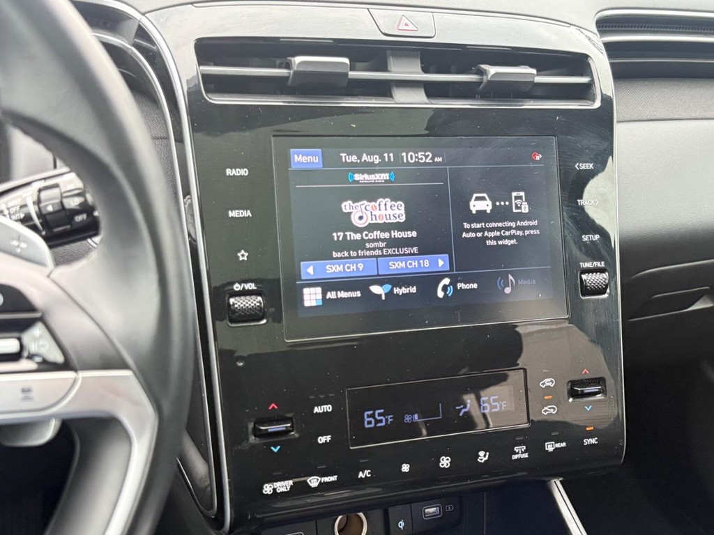 Hyundai Tucson Hybrid Vehicle Full-screen Gallery Image 17