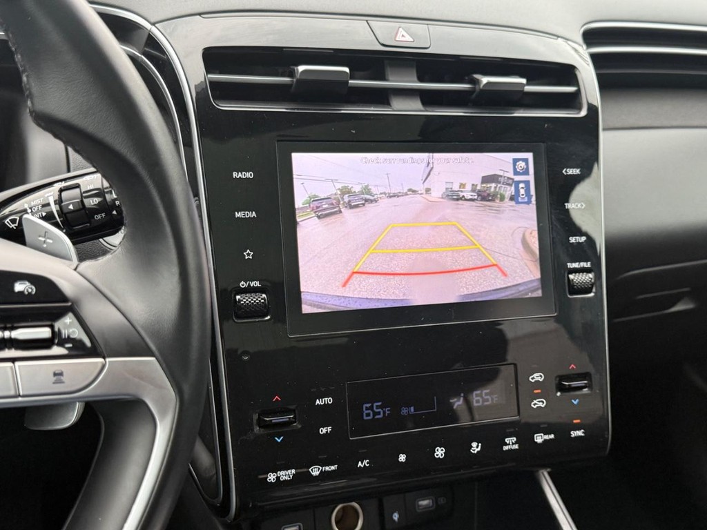 Hyundai Tucson Hybrid Vehicle Full-screen Gallery Image 18