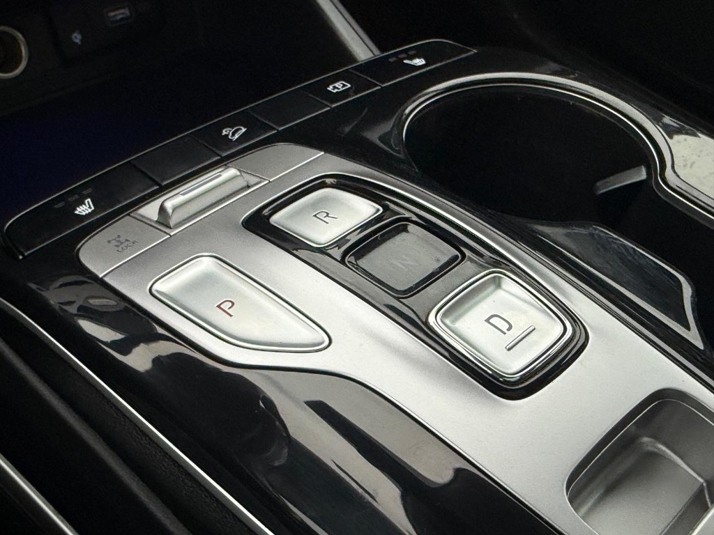 Hyundai Tucson Hybrid Vehicle Full-screen Gallery Image 19