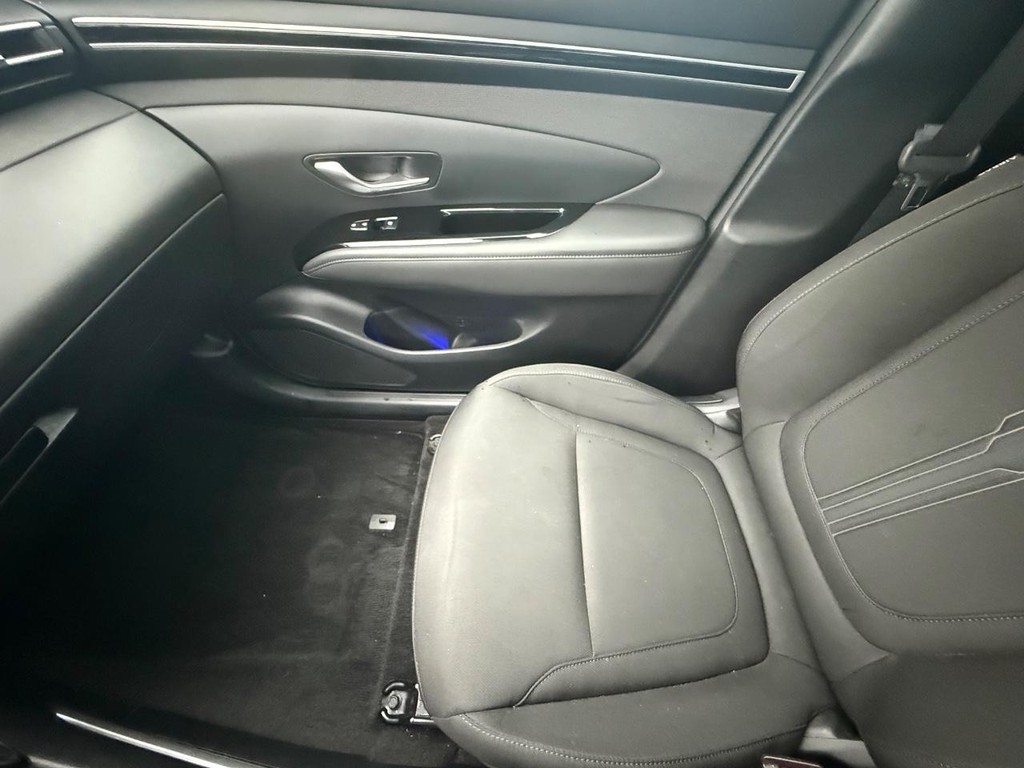 Hyundai Tucson Hybrid Vehicle Full-screen Gallery Image 20