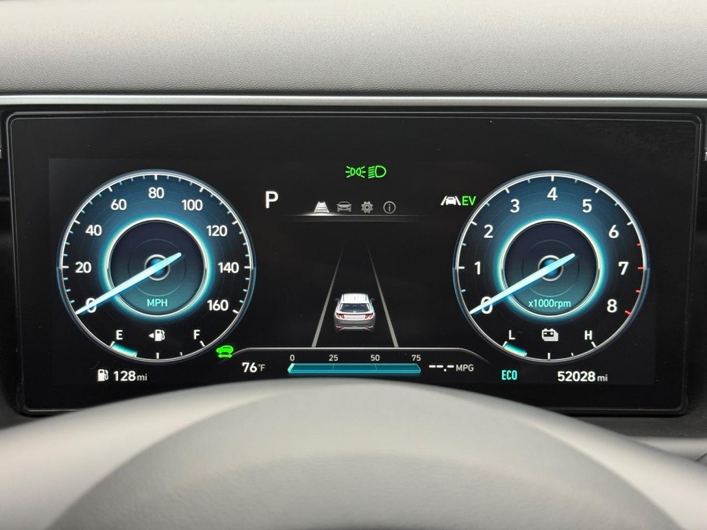 Hyundai Tucson Hybrid Vehicle Full-screen Gallery Image 21