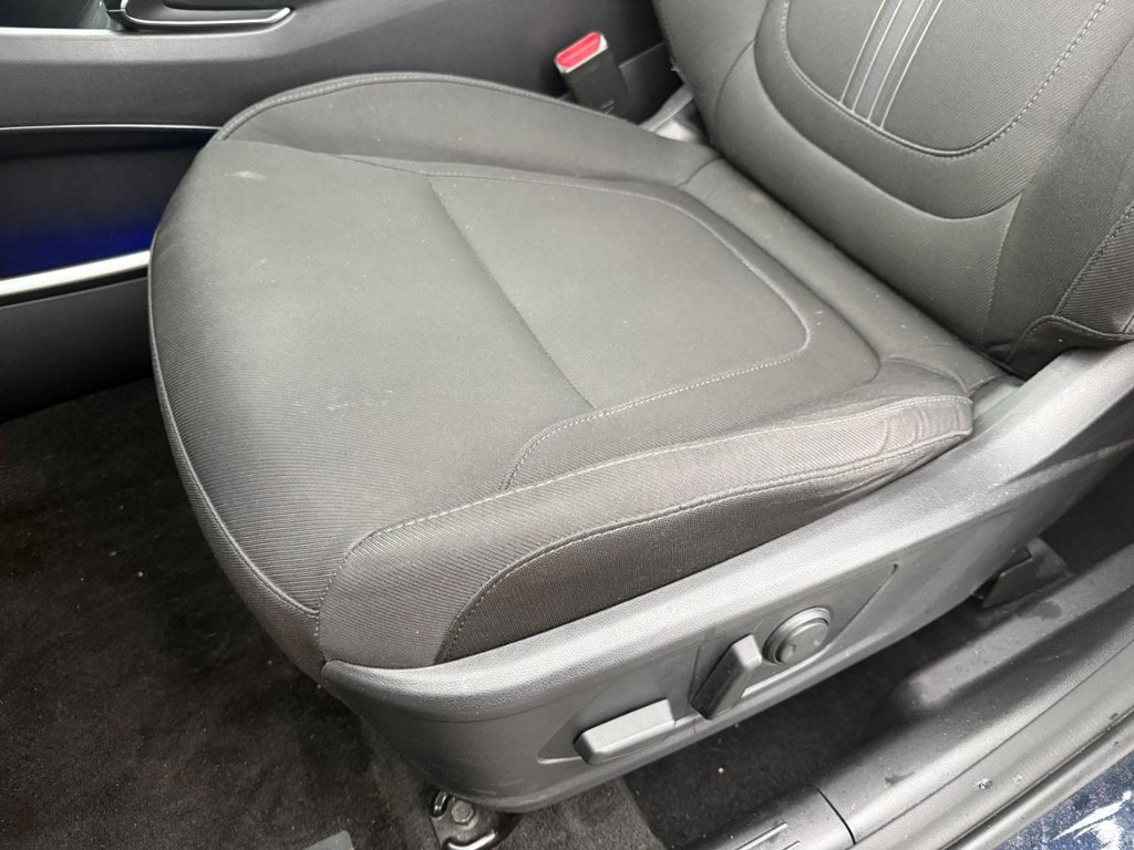 Hyundai Tucson Hybrid Vehicle Full-screen Gallery Image 24