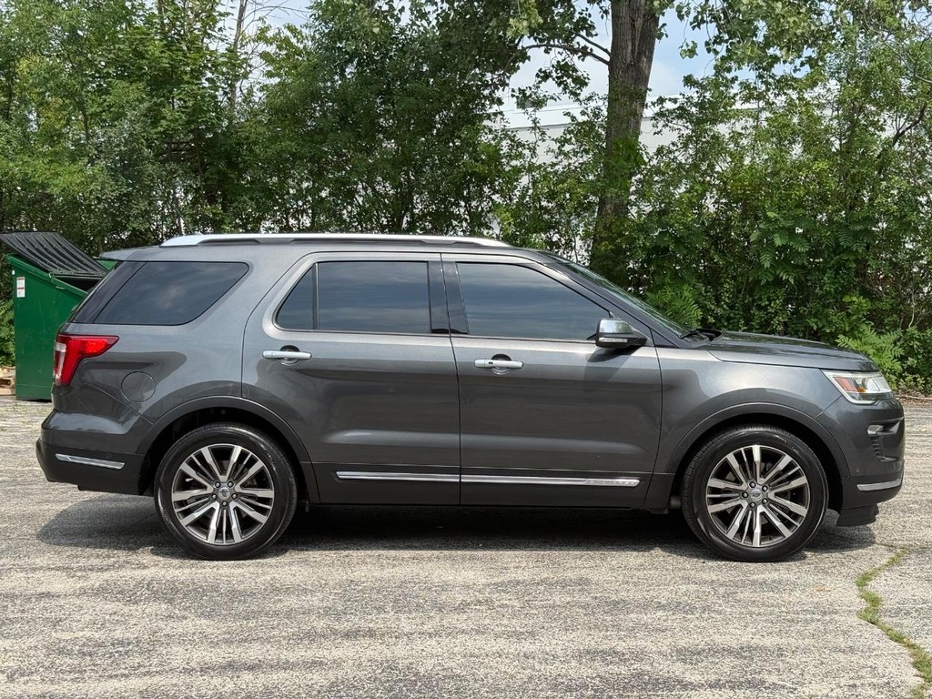 Ford Explorer Vehicle Full-screen Gallery Image 02