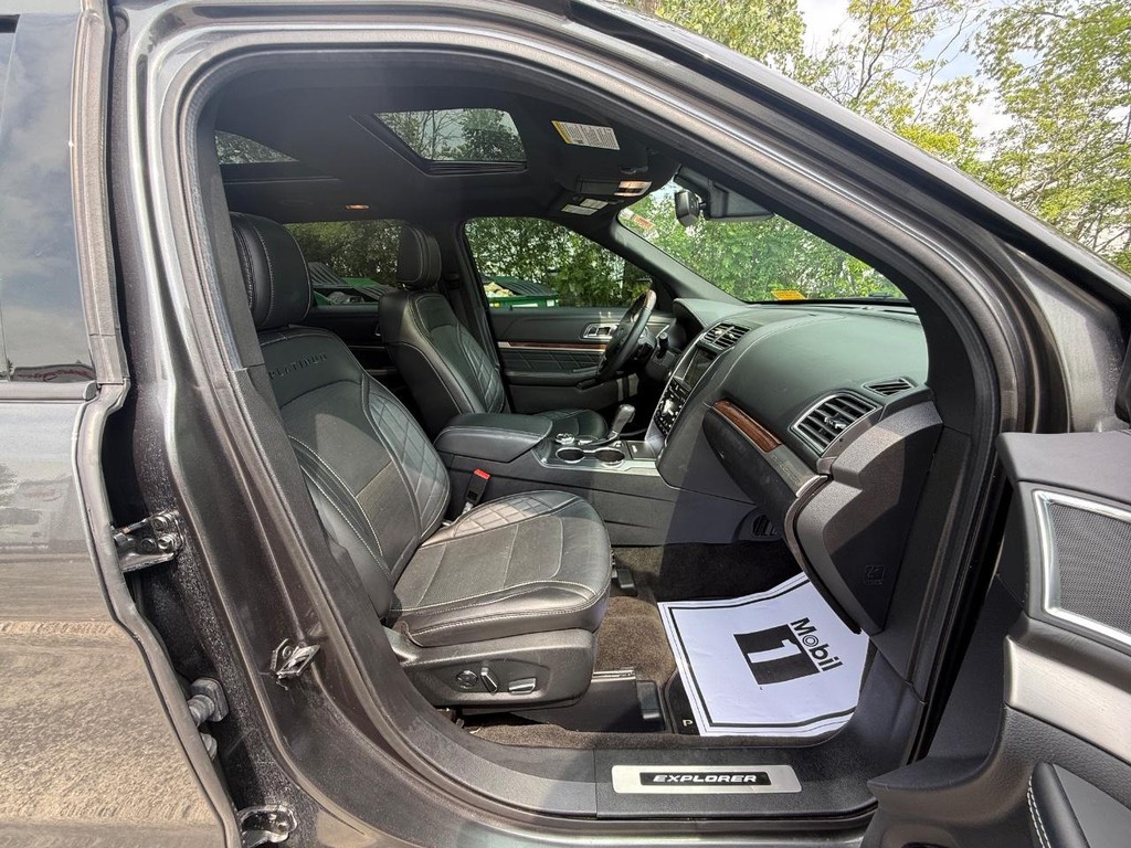 Ford Explorer Vehicle Full-screen Gallery Image 10