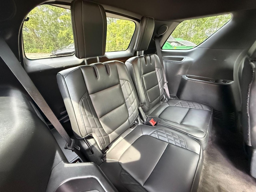 Ford Explorer Vehicle Full-screen Gallery Image 11