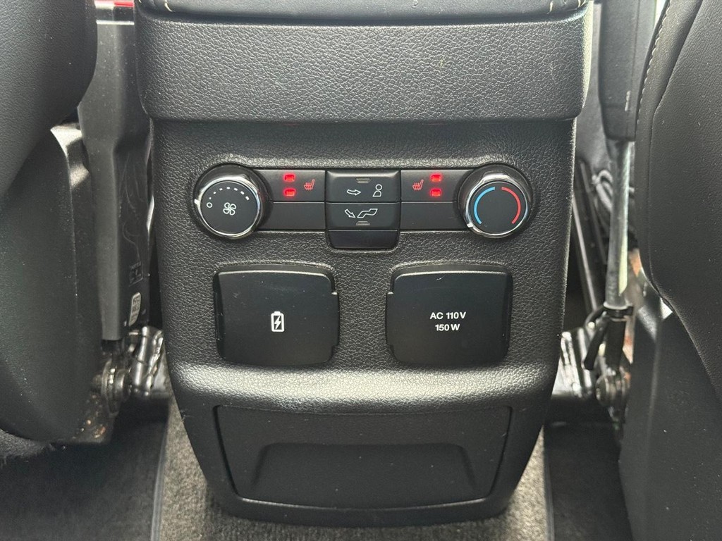 Ford Explorer Vehicle Full-screen Gallery Image 13