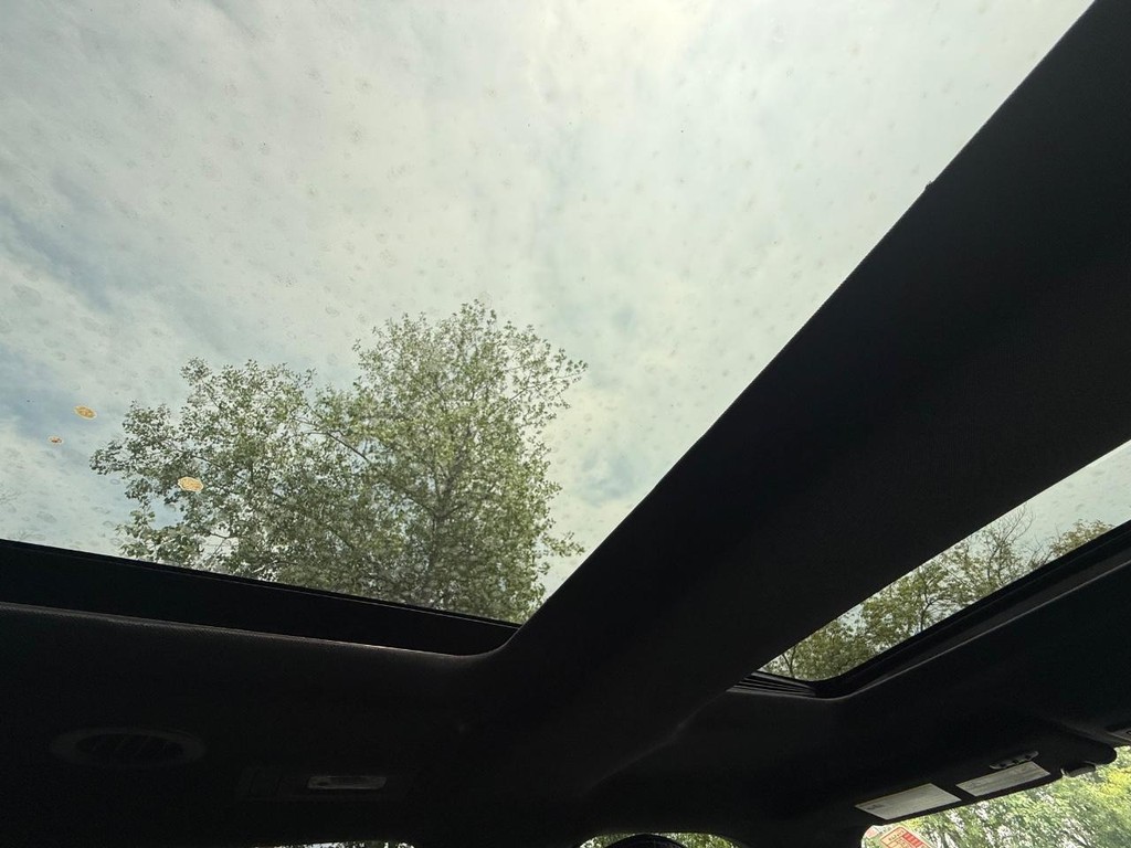 Ford Explorer Vehicle Full-screen Gallery Image 14
