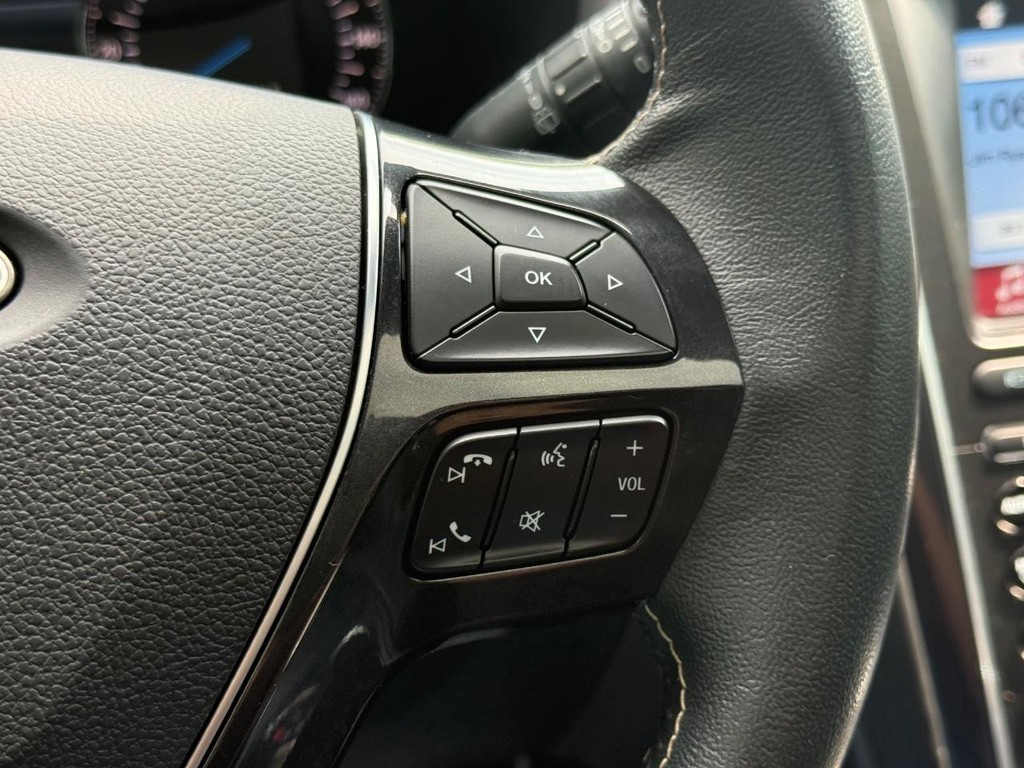 Ford Explorer Vehicle Full-screen Gallery Image 18