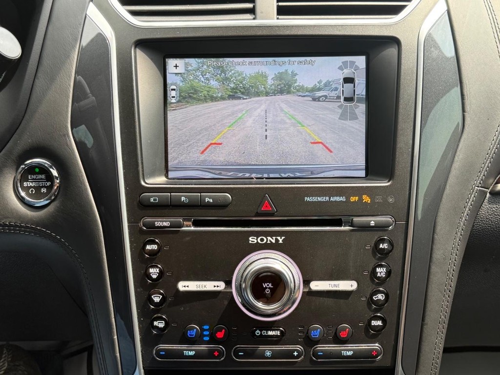 Ford Explorer Vehicle Full-screen Gallery Image 20