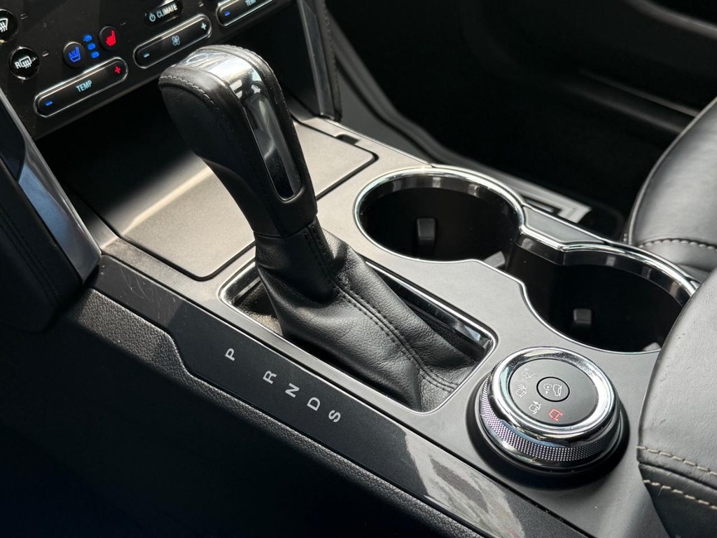 Ford Explorer Vehicle Full-screen Gallery Image 21
