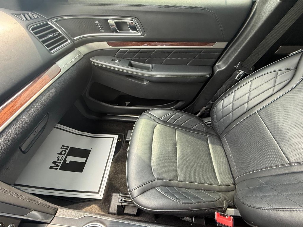 Ford Explorer Vehicle Full-screen Gallery Image 22
