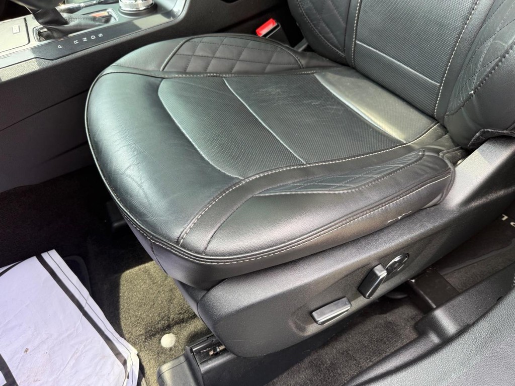 Ford Explorer Vehicle Full-screen Gallery Image 25