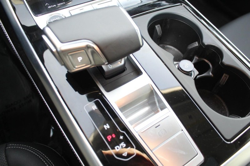 2023 Audi Q8 Prestige photo