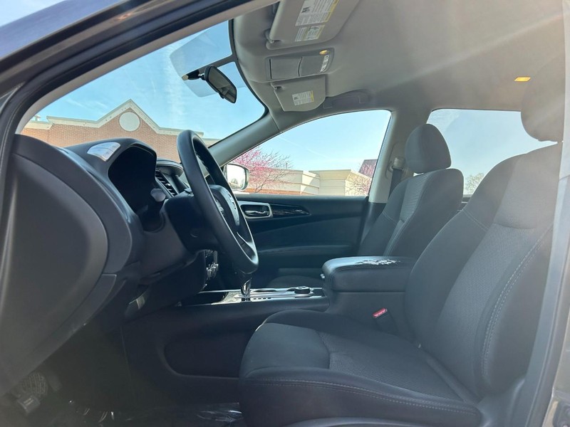 2020 Nissan Pathfinder S photo