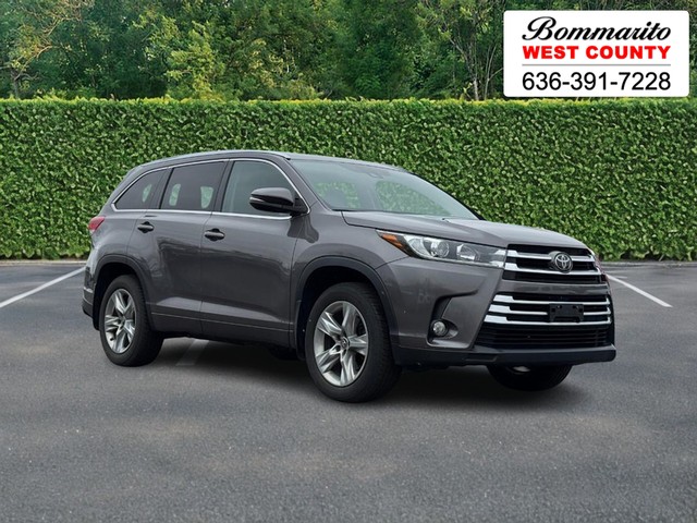 2017 Toyota Highlander Limited V6 AWD (Natl) at West County Pre-Owned Center in Ellisville MO