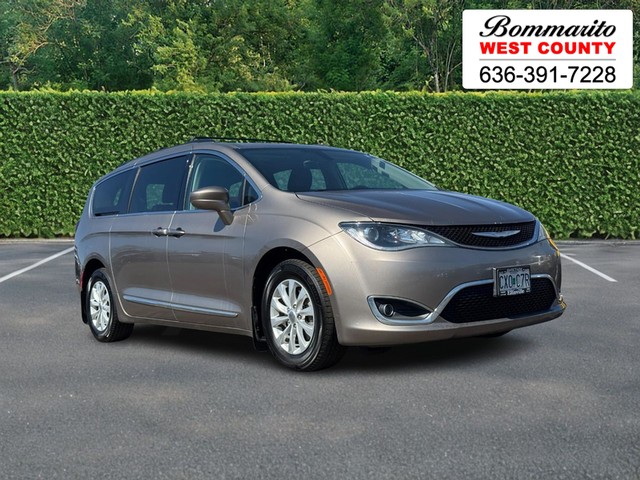 2017 Chrysler Pacifica Touring-L at West County Pre-Owned Center in Ellisville MO