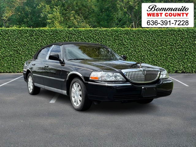 Ellisville MO 2009 Lincoln Town Car more details - lincoln town car
