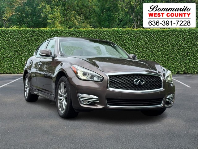 2018 INFINITI Q70 3.7 LUXE at West County Pre-Owned Center in Ellisville MO