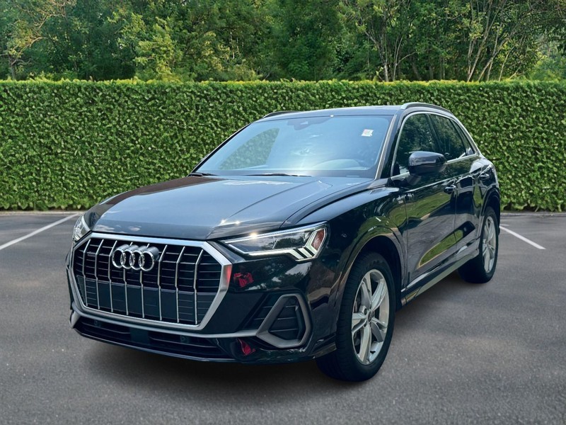 Audi Q3 Vehicle Full-screen Gallery Image 06