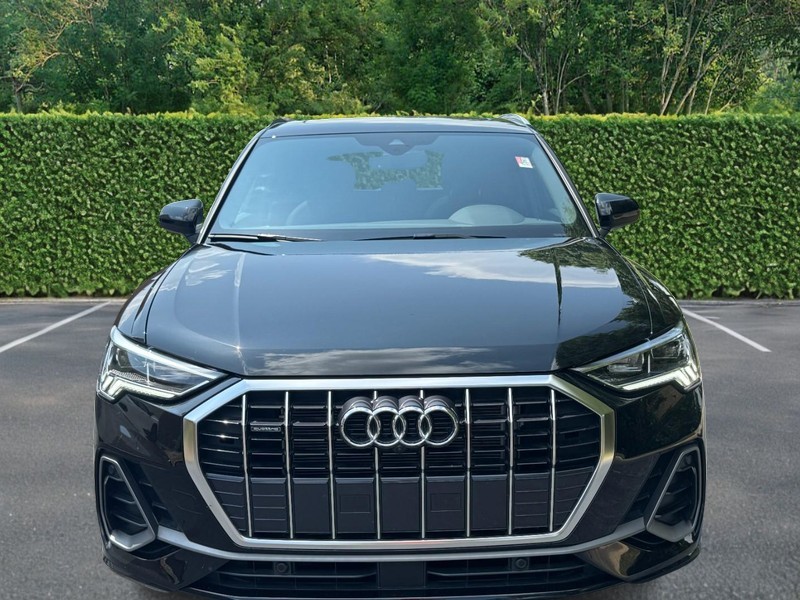 Audi Q3 Vehicle Full-screen Gallery Image 07