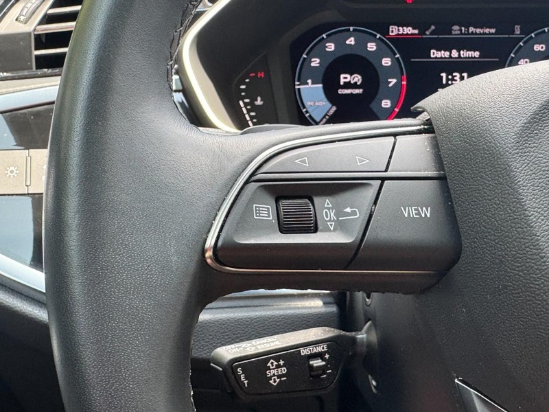 Audi Q3 Vehicle Full-screen Gallery Image 17