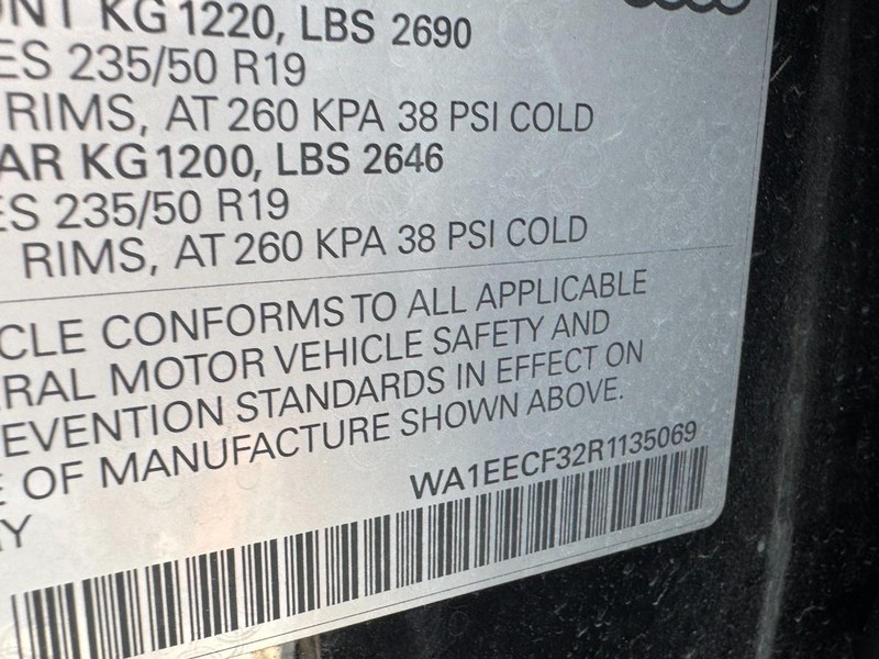 Audi Q3 Vehicle Full-screen Gallery Image 25