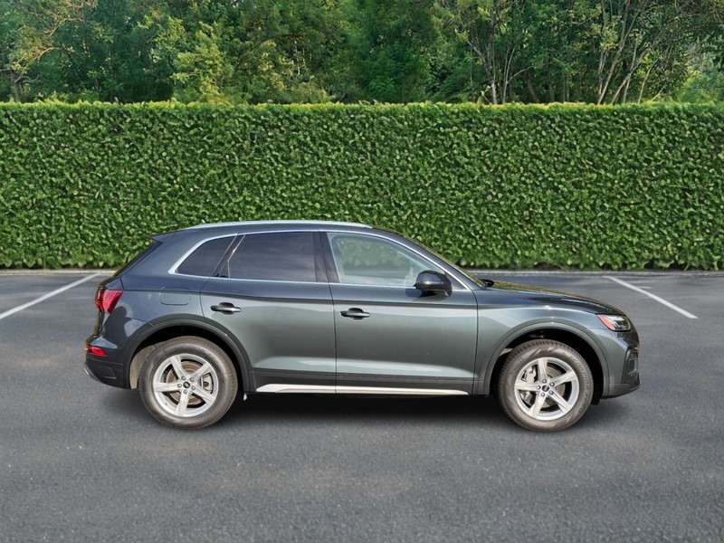 Audi Q5 Vehicle Full-screen Gallery Image 02